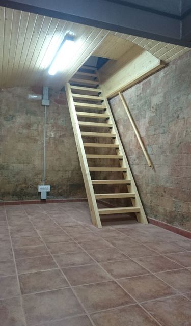 Fusteria I Decoració Navarro S.L. escaleras de azotea